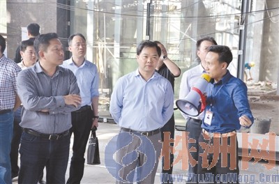 株洲市委常委、紀(jì)委書記劉光躍一行調(diào)研蘆淞服飾產(chǎn)業(yè)發(fā)展情況