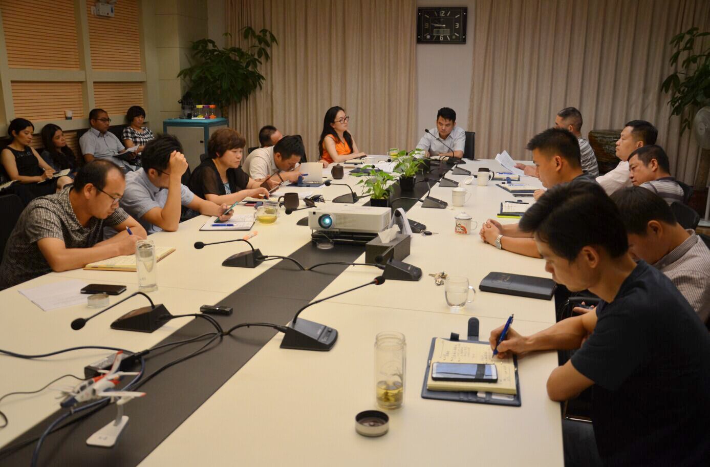 新蘆淞集團(tuán)組織學(xué)習(xí)《關(guān)于省屬國有企業(yè)落實(shí)黨風(fēng)廉政建設(shè)、黨委主體