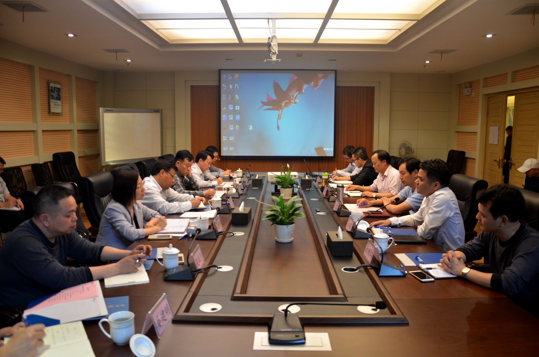 中國(guó)能建湖南火電建設(shè)公司來新蘆淞集團(tuán)洽談合作